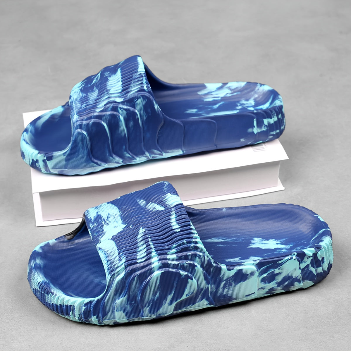 Women's Slip-On Flip-Flops - Lightweight Cushioned EVA Sandals, Non-Slip Sole for Beach, Pool, Travel - Open-Toe Summer Shoes in Blue Gradient (One-Size-Fits-All) - Easy-Clean Casual Slippers, Outdoor Walking, Trendy Design, Comfortable Footwear, Opentoe