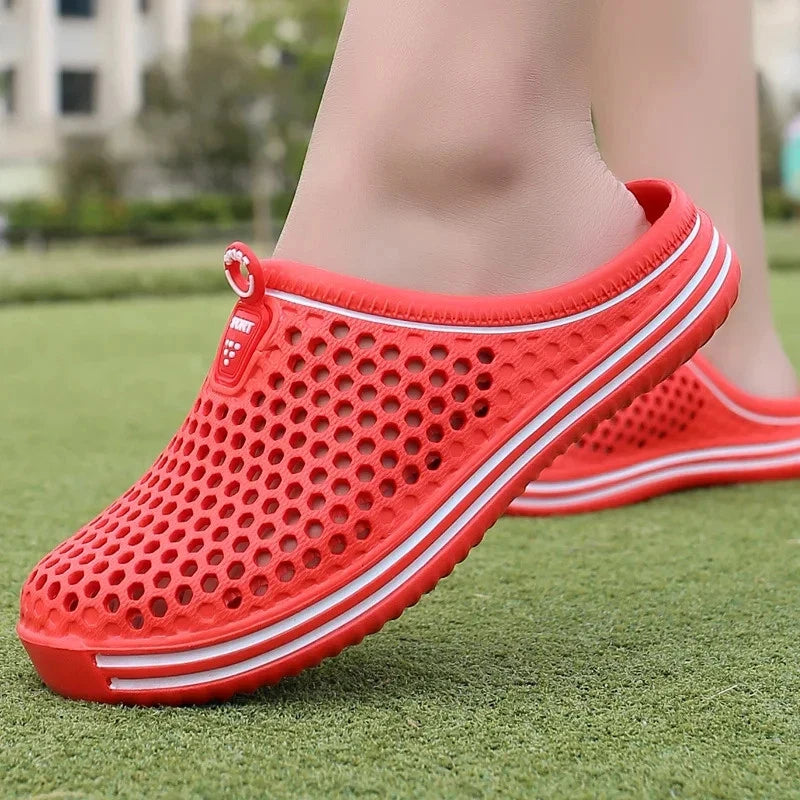 Comfortable Men Pool Sandals Summer Outdoor Beach Shoes Men Slip on Garden Clogs