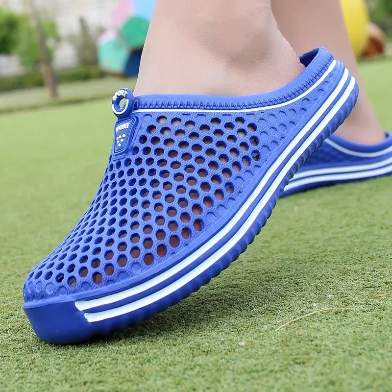 Comfortable Men Pool Sandals Summer Outdoor Beach Shoes Men Slip on Garden Clogs